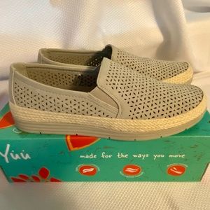 Yu "Lacey" Slip On Pale Grey - Size 7.5M - NEW!!